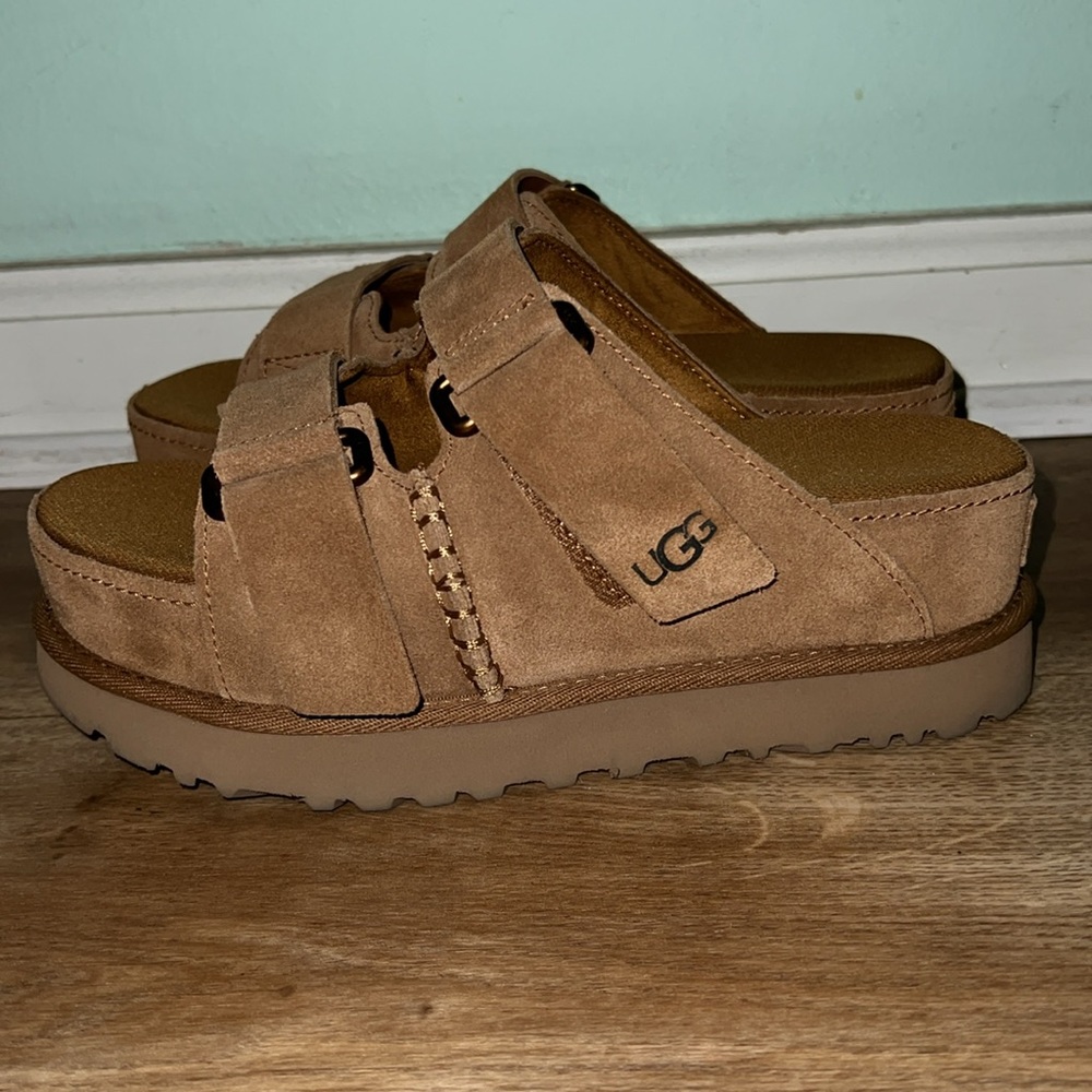 UGG Goldenstar Hi Slide in Chesnut